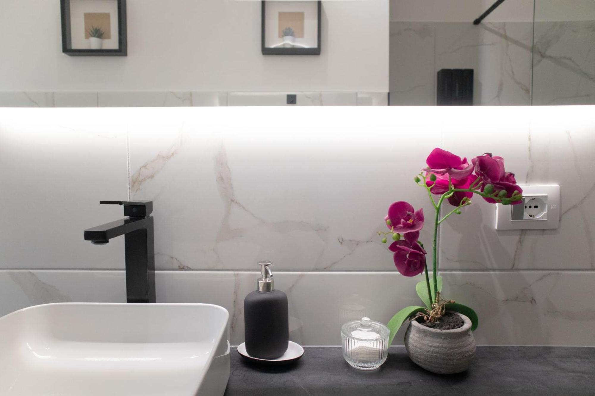 Sara'S Home - Modern Apartment Near Metro, Perfect For Families And Groups In Roma Exterior foto